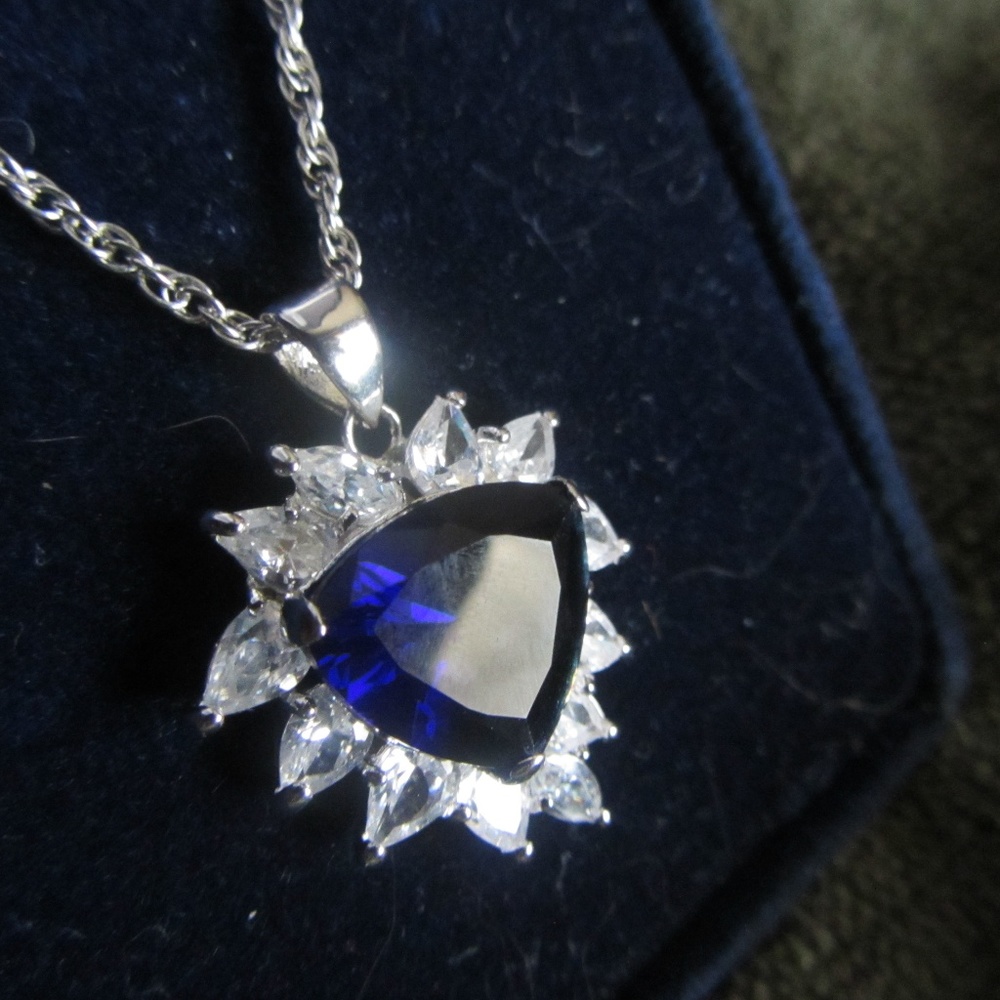 BRILLIANT FAUX BLUE SAPPHIRE PENDANT NECKLACE